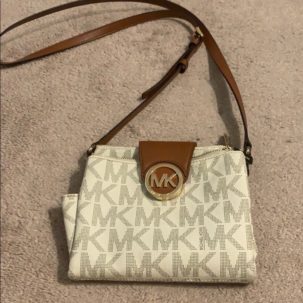 Michael kors cross body